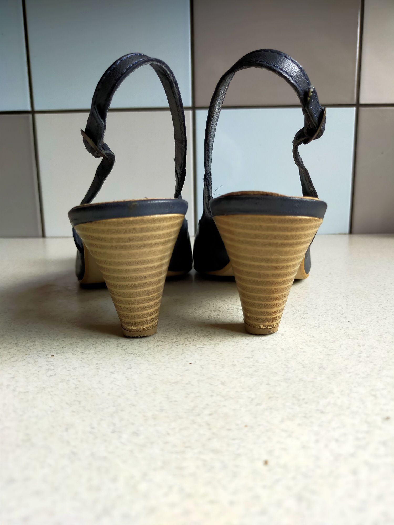 Buty sandały Lasocki 38 skórzane