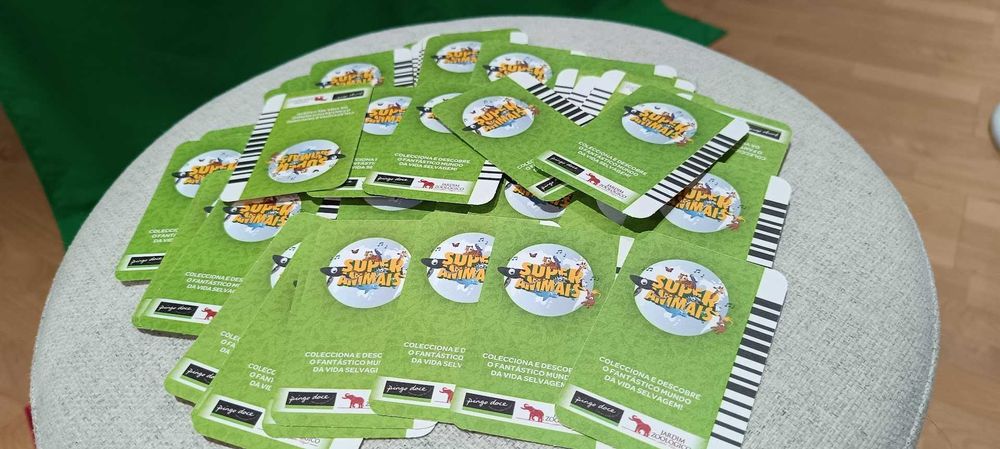 Centenas de cartas da colecção "Super Animais"