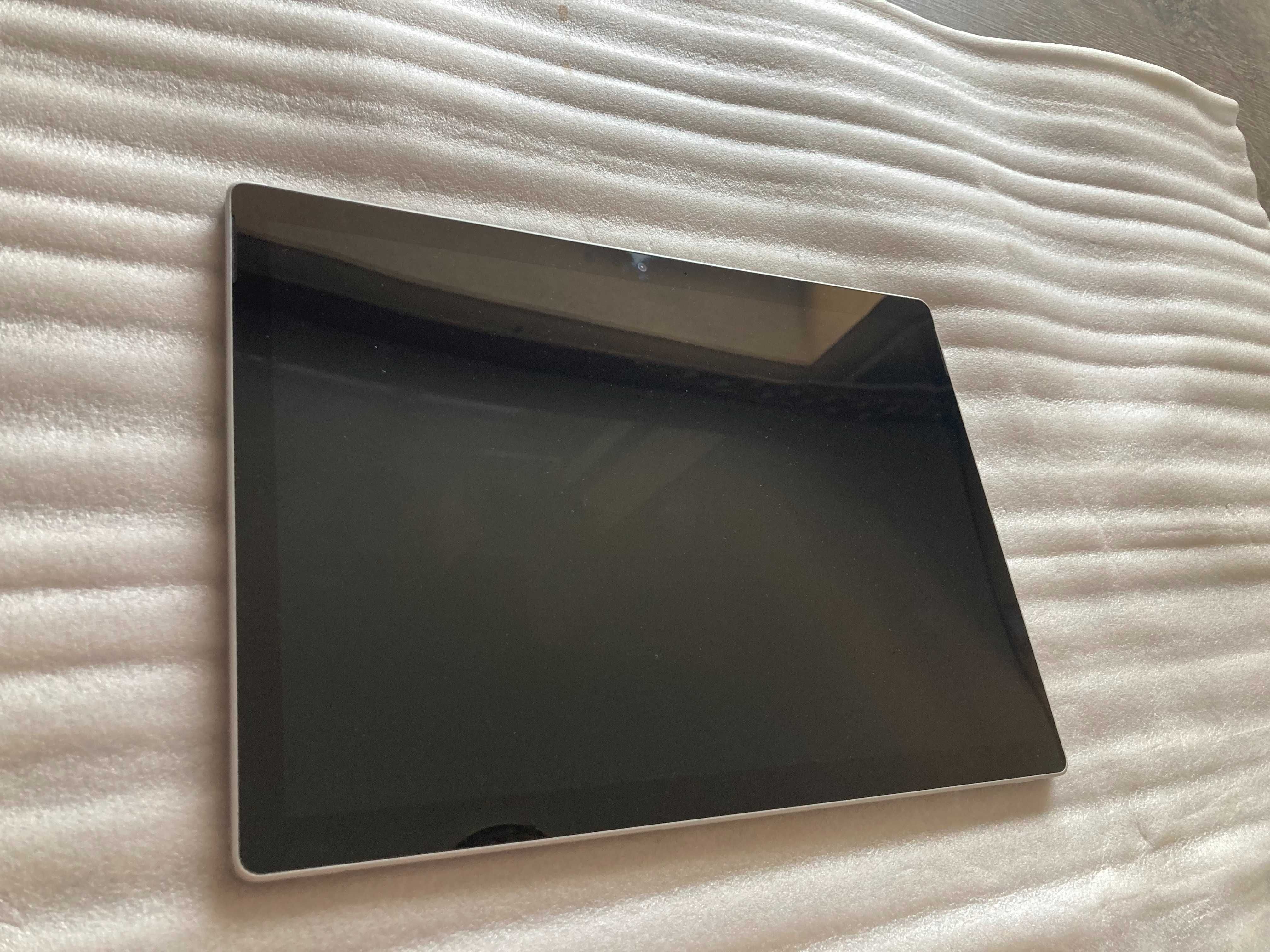 Планшет Microsoft Surface Book 2 13.5" 4K i5,8GB,256GB SSD Windows PRO