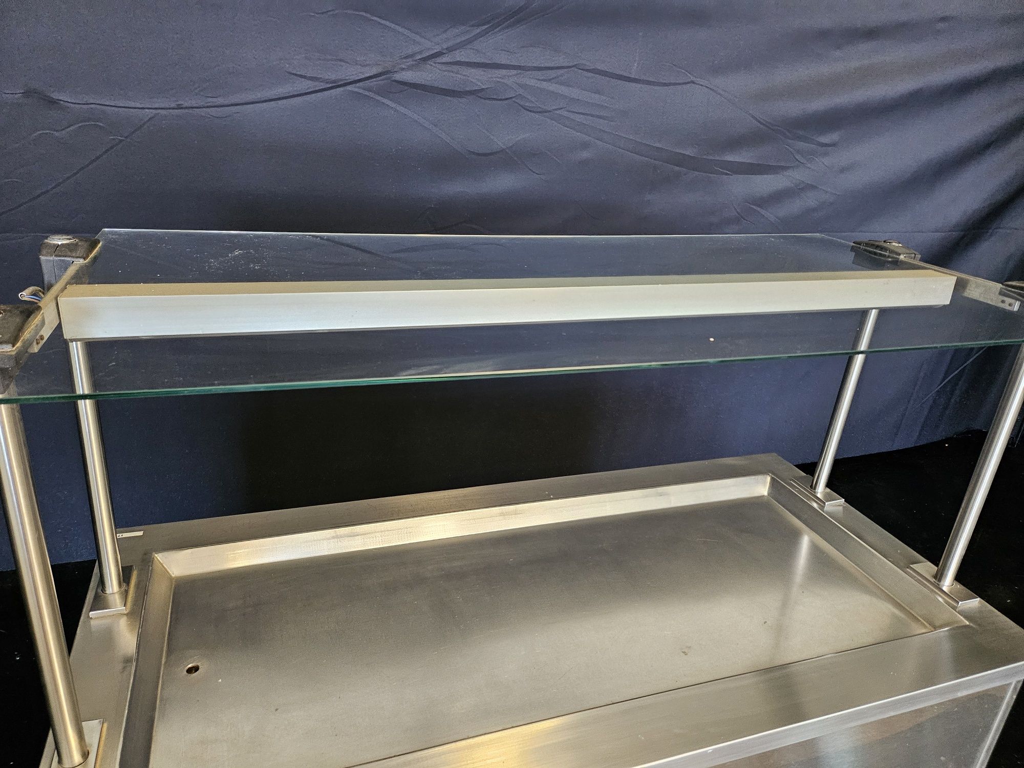 Mesa fria com vidro