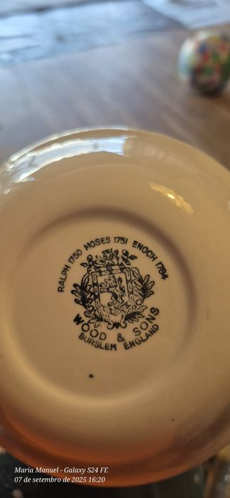 Taças de louça da Wood & Sons