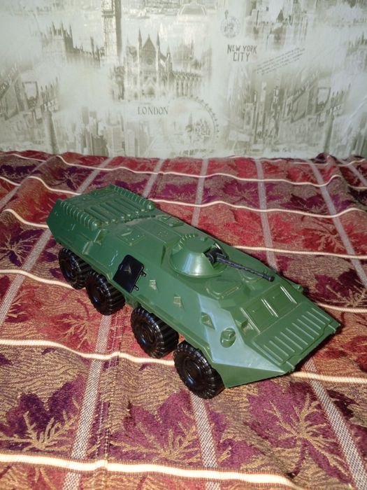 Игрушки, танк,машинка.