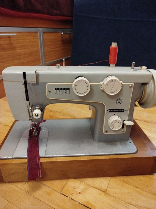 Швейная машинка Подолка