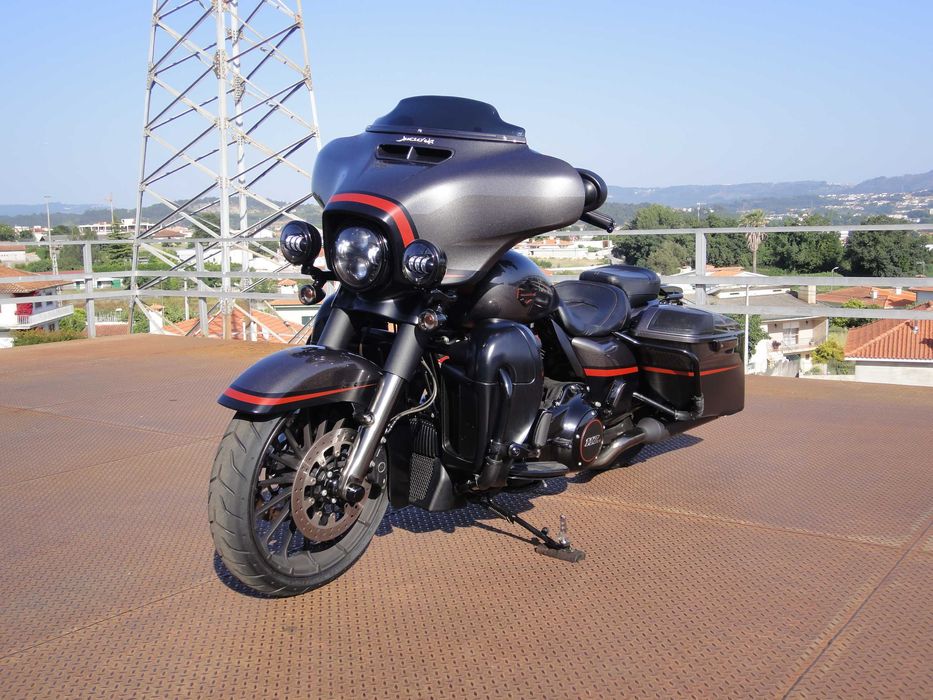 Harley Davidson Street Glide CVO 117 '' FLHXSE