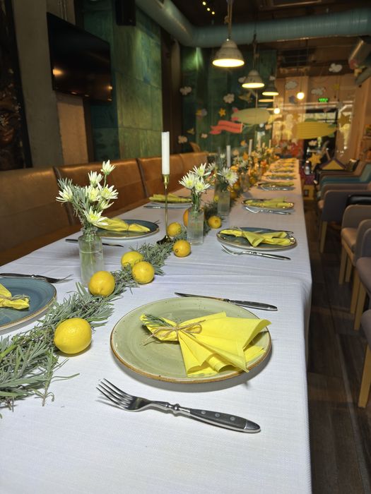 Скатертина дуже довга молочна рогожка