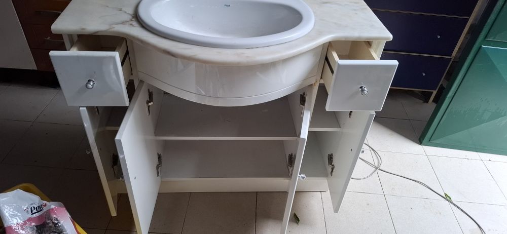 Vendo móvel casa de banho com lavatório
