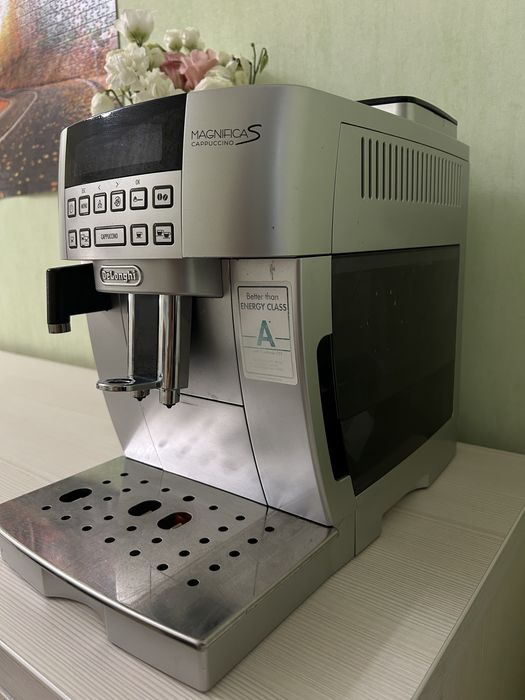 Продам кавомашинку Delonghi в доброму стані