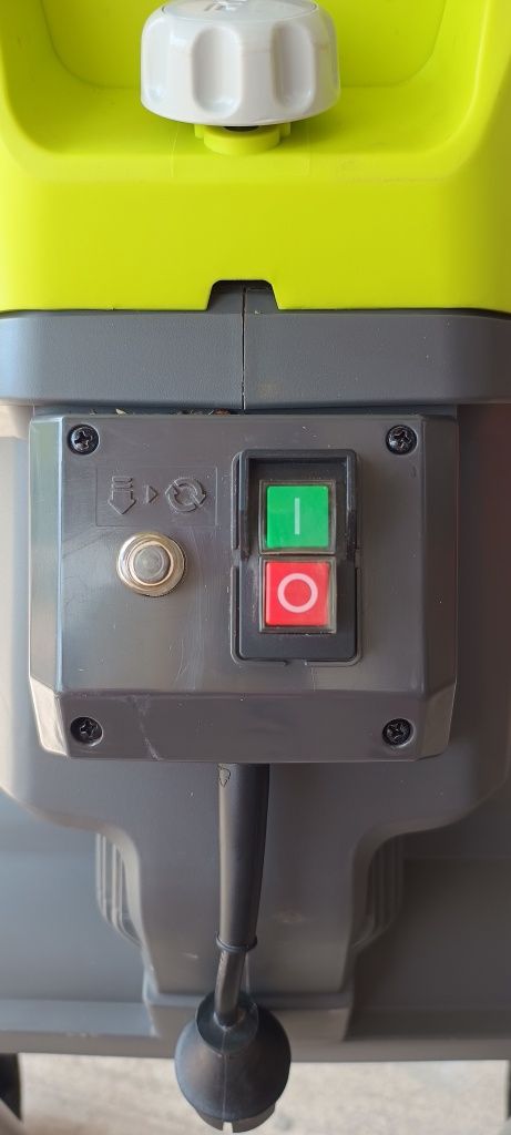 Садовий подрібнювач (садовый измельчитель) Ryobi RSH2545B.
