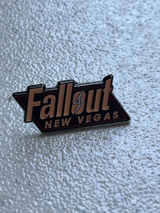 Pin Estilo "Fallout: New Vegas" - Novo, Selado