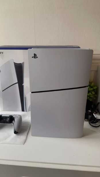 Konsola Playstation 5 Slim 1tb w świetnym stanie na gwarancji