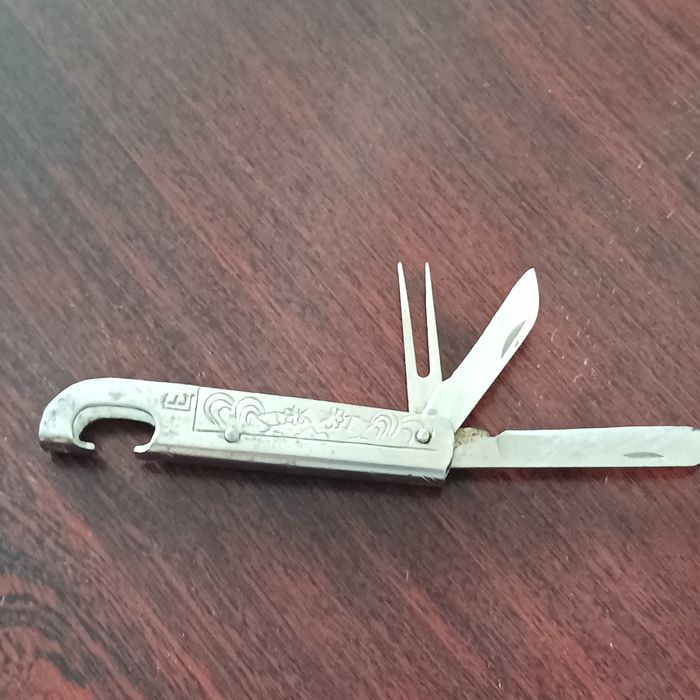 95* Stary gadżet z czasów PRL-u scyzoryk i otwieracz