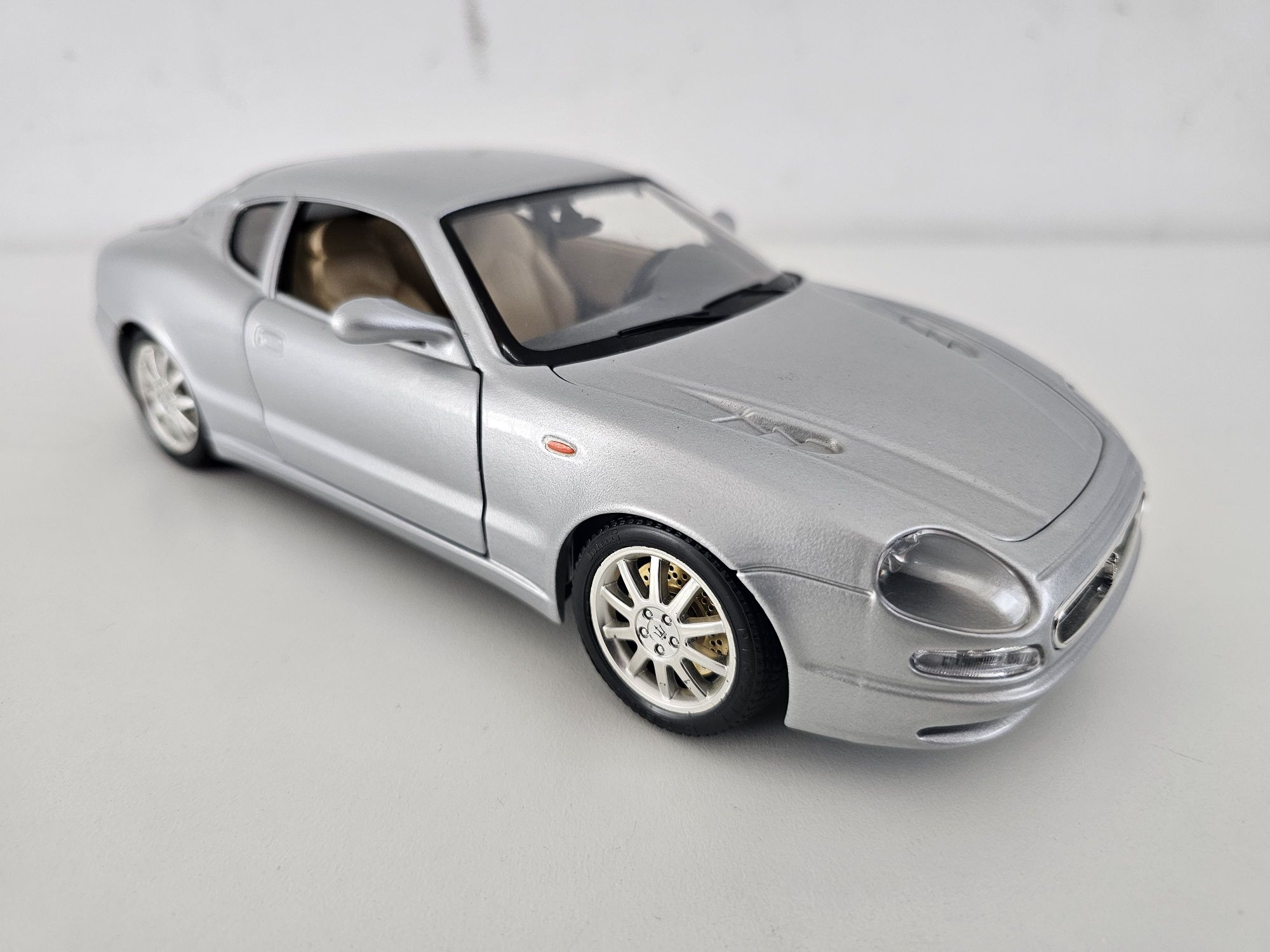 Maserati 3200 GT coupe  Bburago 1:18