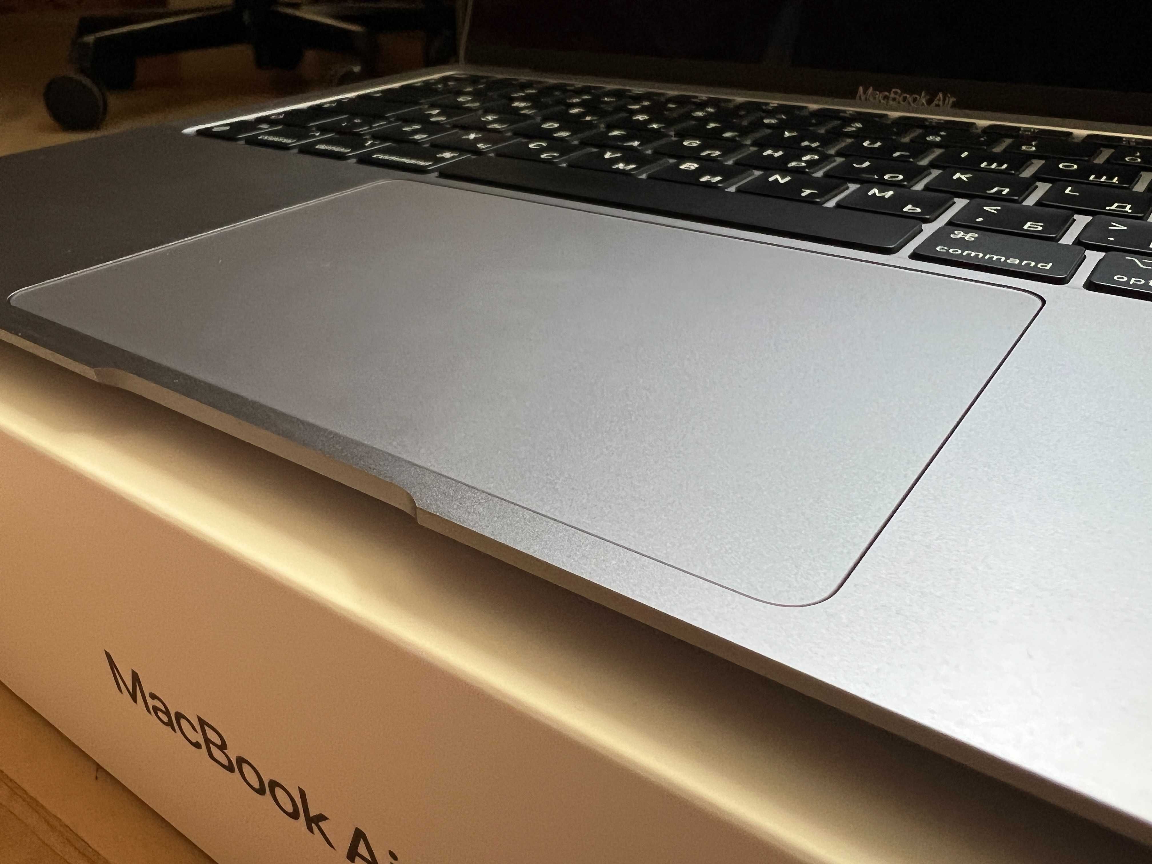 MacBook Air 13.3' M1 8/256gb 94%