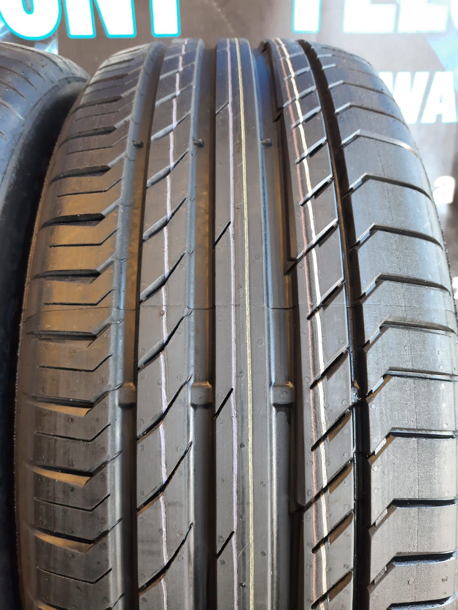 Opony letnie 235/55/19 Continental Para Nowe