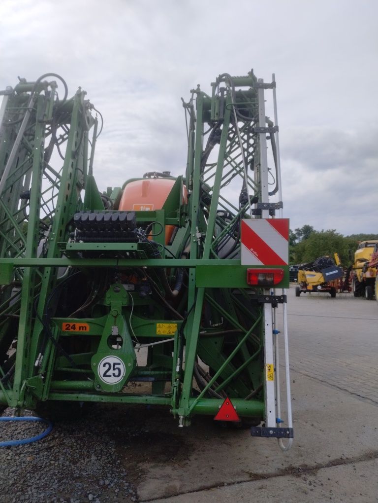 Opryskiwacz Amazone UX 24m.