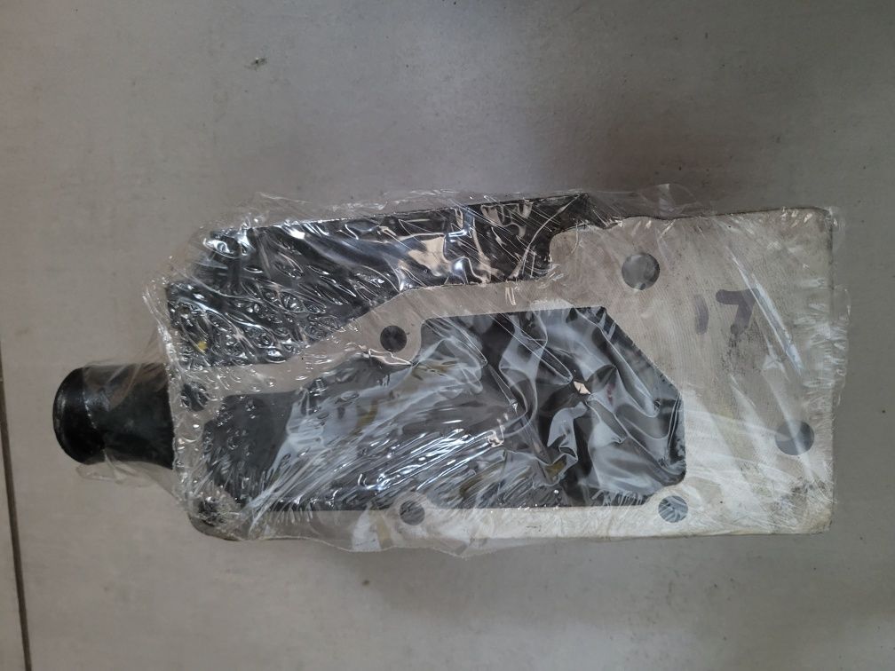 JCB 2CX  obudowa termostatu