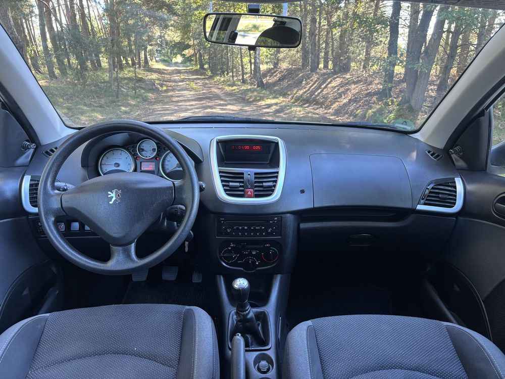 Peugot 206 Plus • 1.4 Benzyna ( 75 koni ) • 2010 Rok • 144 Tyś Km