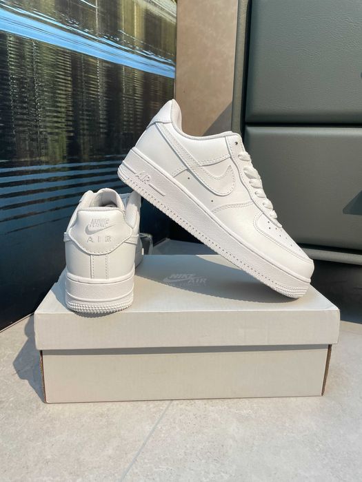 Buty meskie Mokasyny Nike Air Force 1 Low '07 White R.40