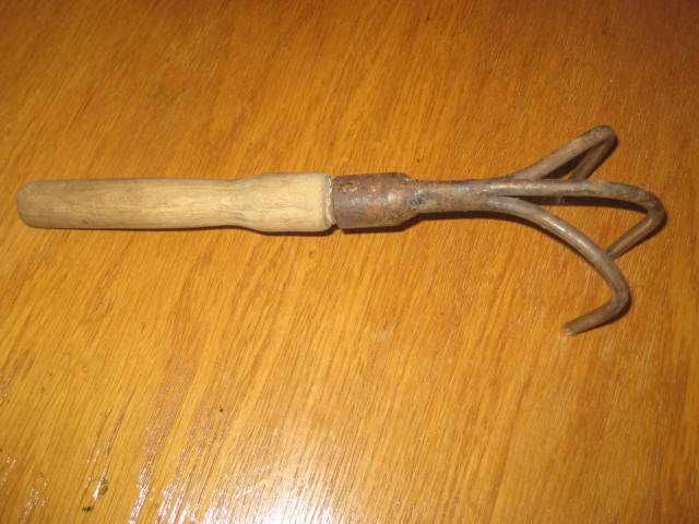 Грабельки маленькі для роботи на грядках