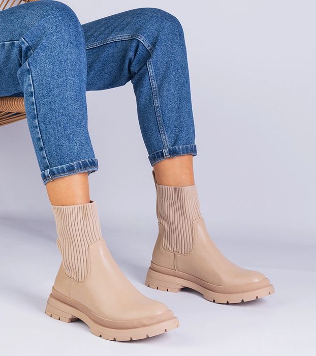 Brązowe botki z materiałową cholewką Kalvaria