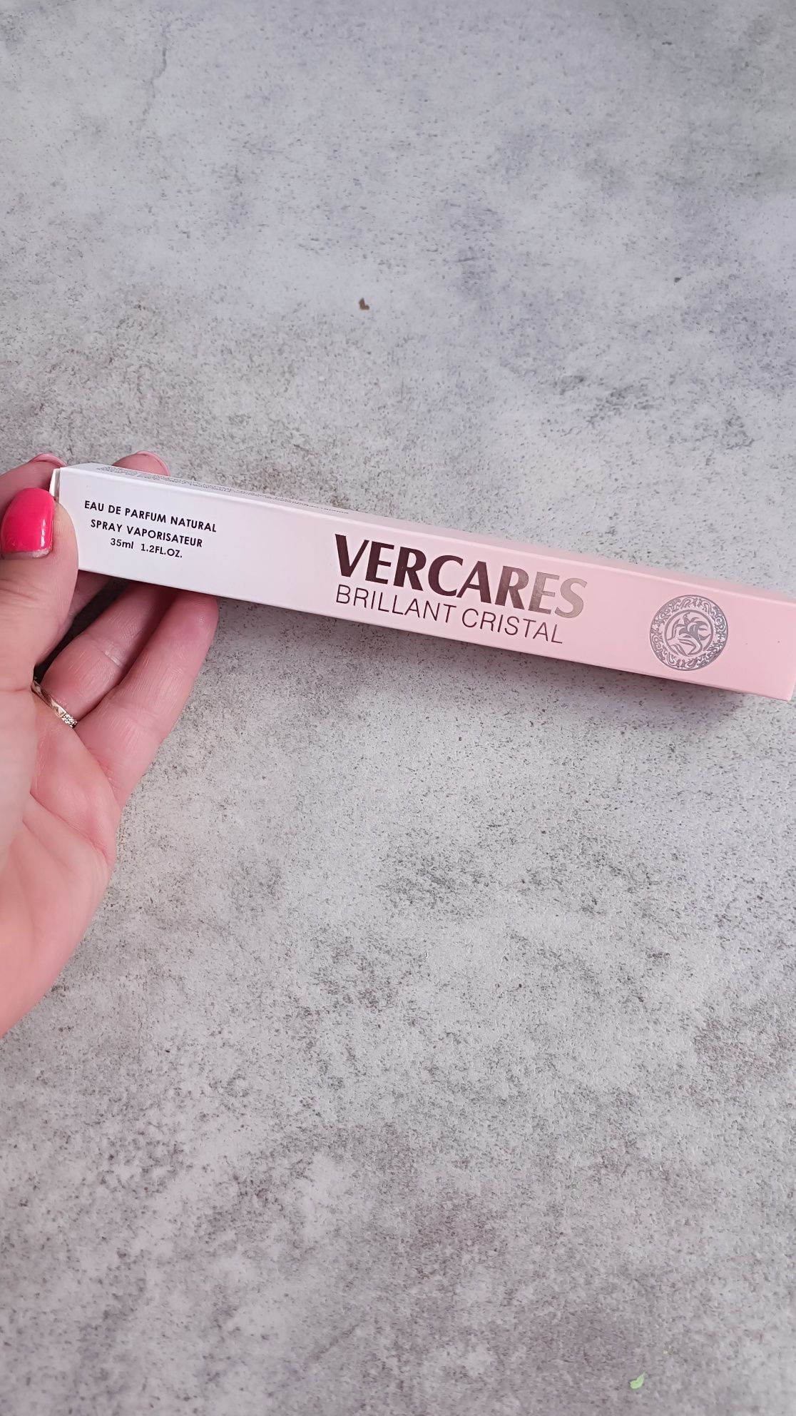 Perfumetka  o pojemności 35ml