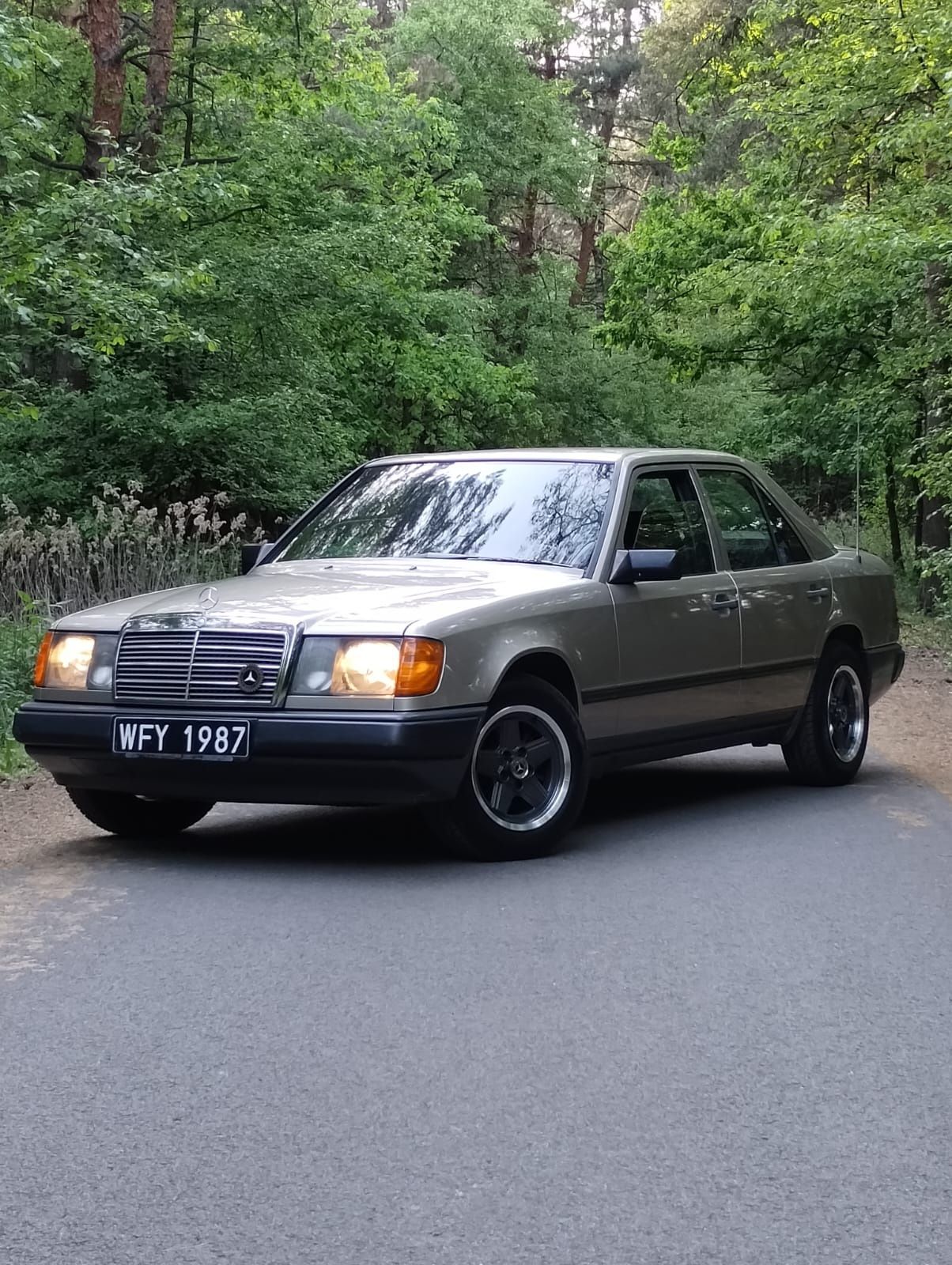 Mercedes-Benz w124 230E 1987r klasyk