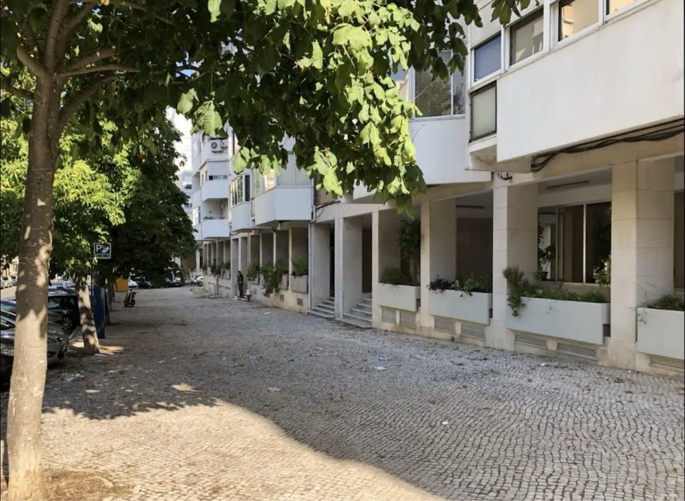 Apartamento T3 na melhor zona de Benfica, na Rua Dr. João Couto
