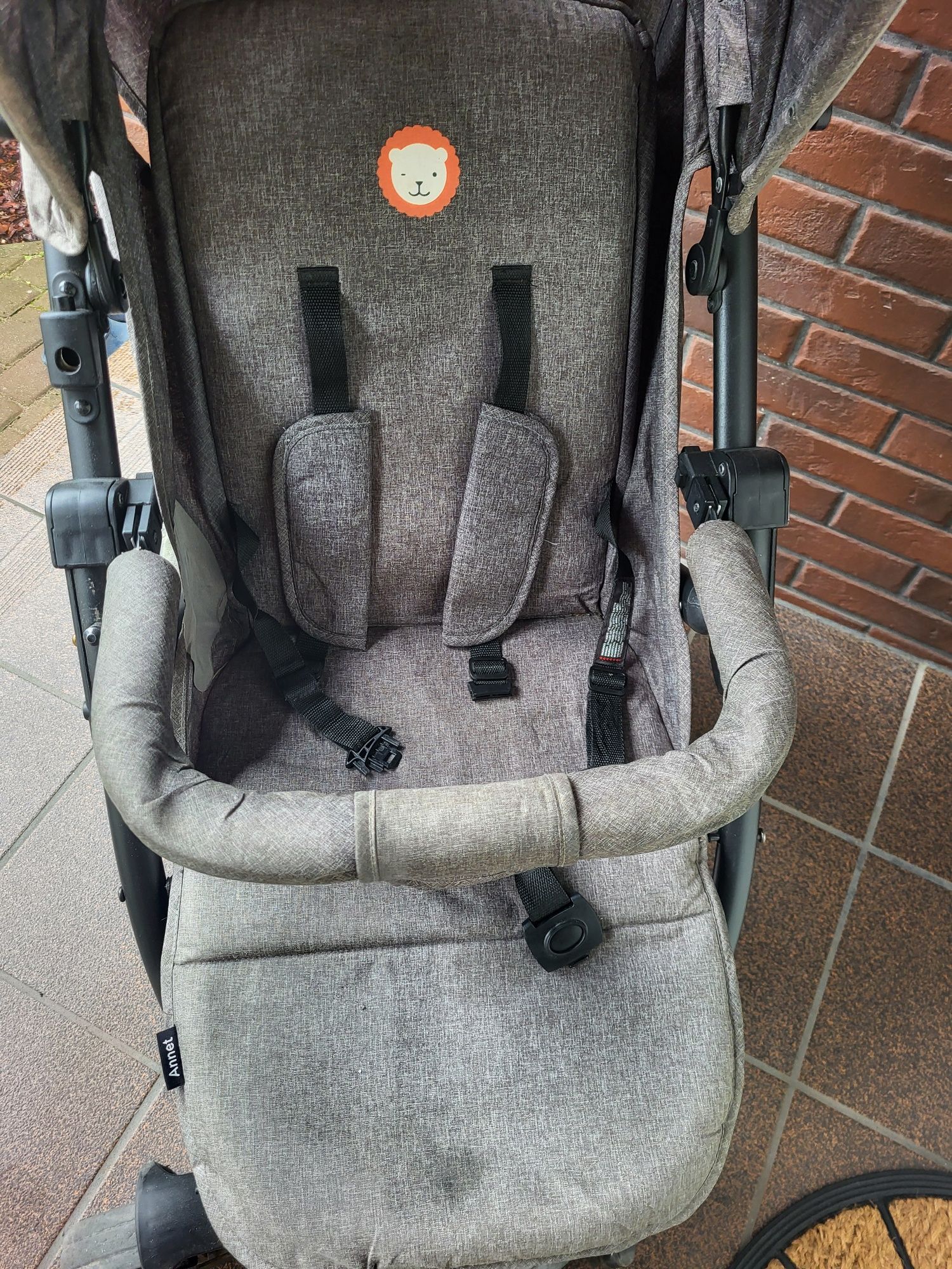 Wózek dzięcięcy , spacerówka "Lionelo"