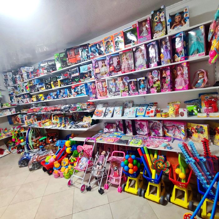 ТЕРМІНОВО!!!По 50 та 150грн.Дитячий одяг по 50грн.  Іграшки по 150гр