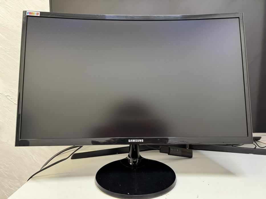 Monitor Samsung CF390 24 cele zakrzywiony wszystko sprawne bez wypaleń