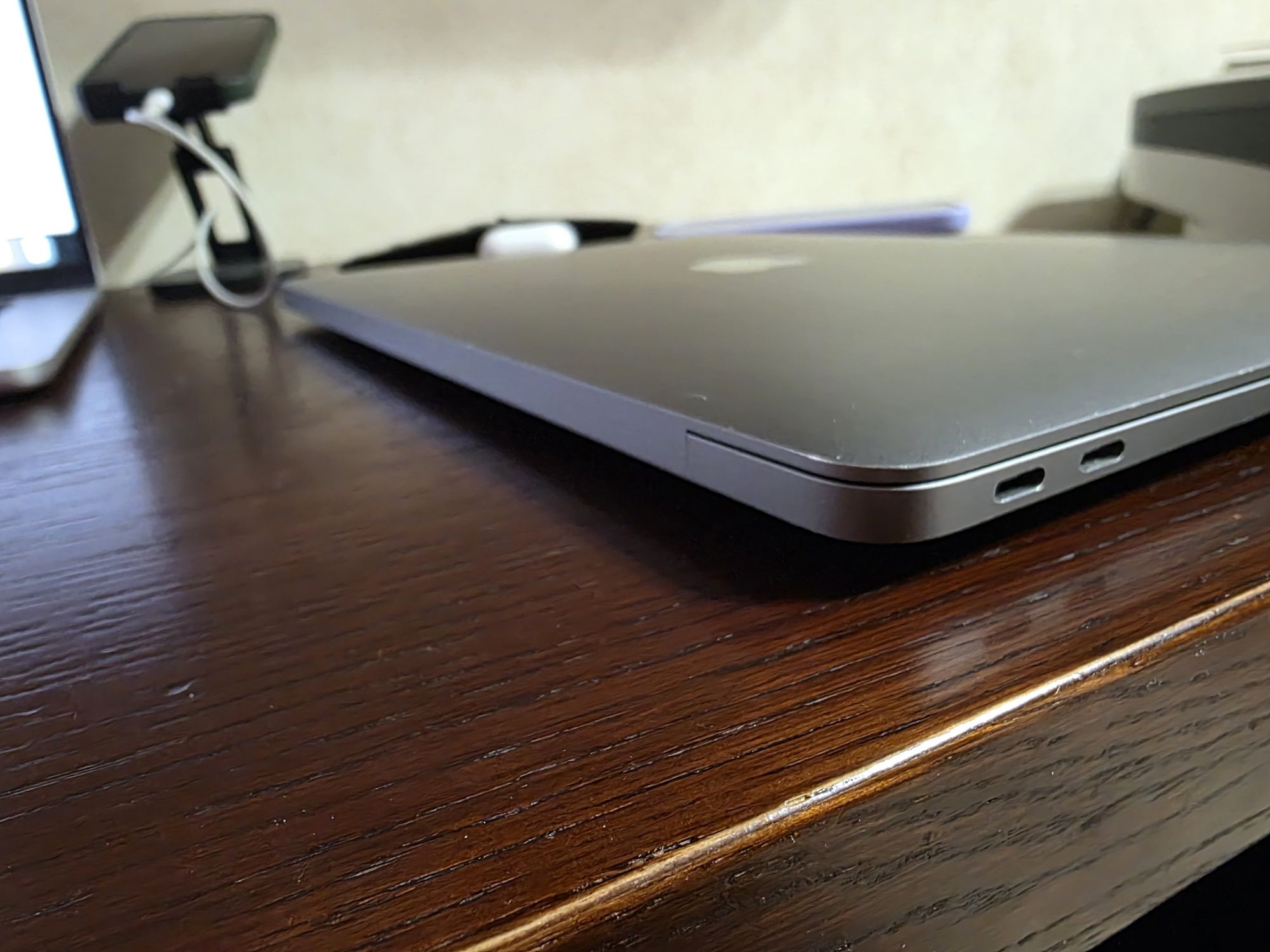 MacBook Air A1932 i5/8/128гб 2019р засвіт на екрані