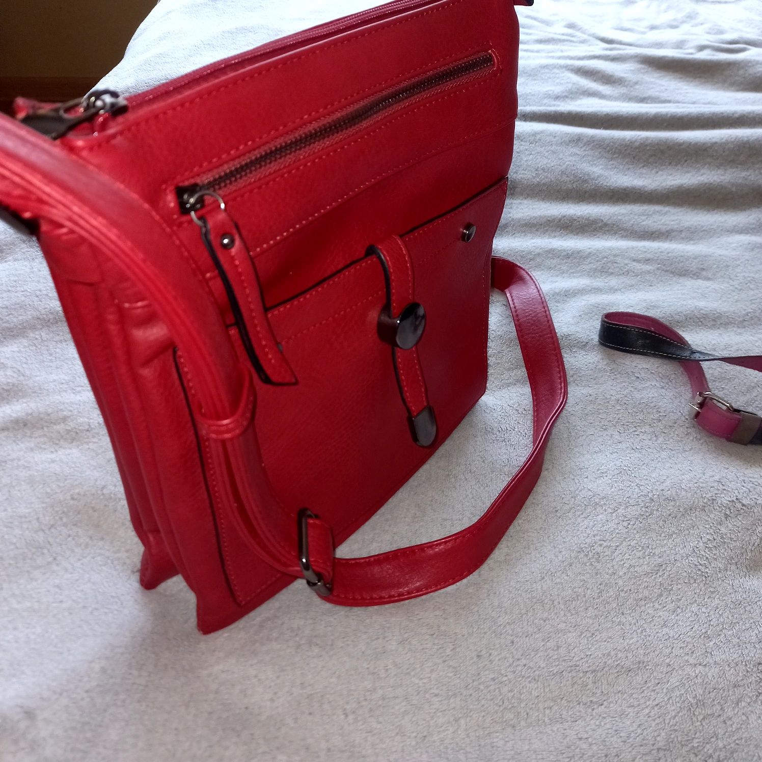 Женская,красная сумка.