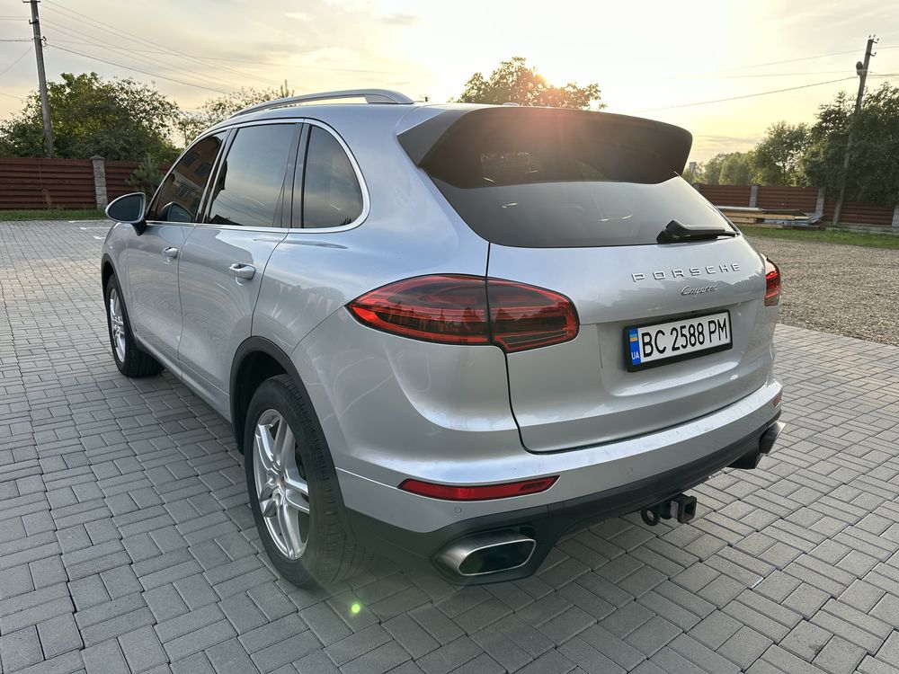 Porsche cayenne 2015