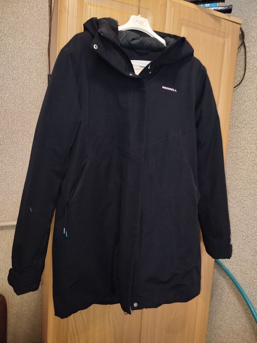 Продам зимнюю куртку МЕRRELL