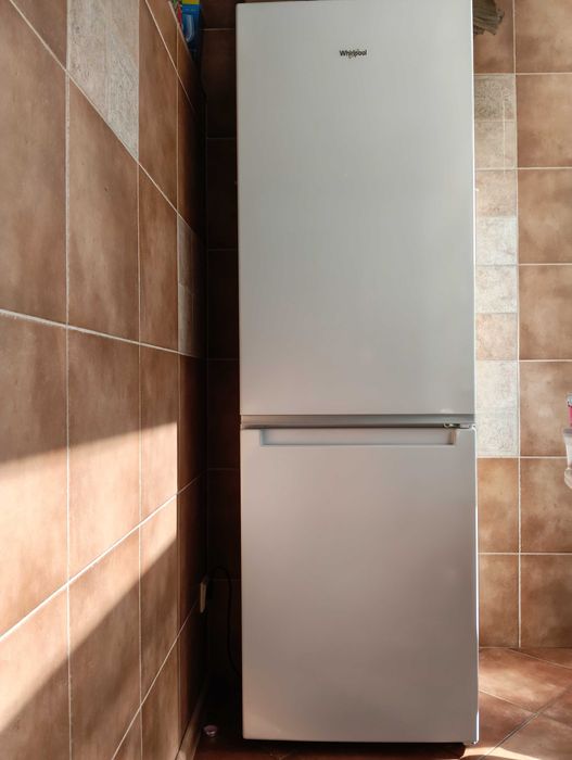 Sprzedaż lodówki Whirlpool, w bardzo dobrym stanie