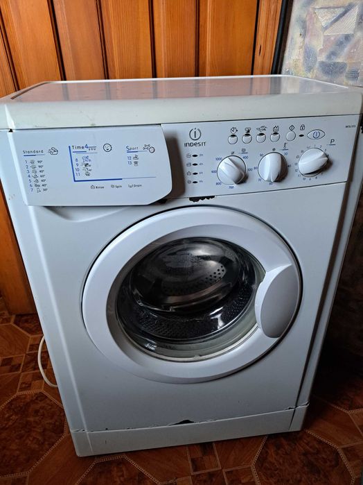 Пральна машина Indesit