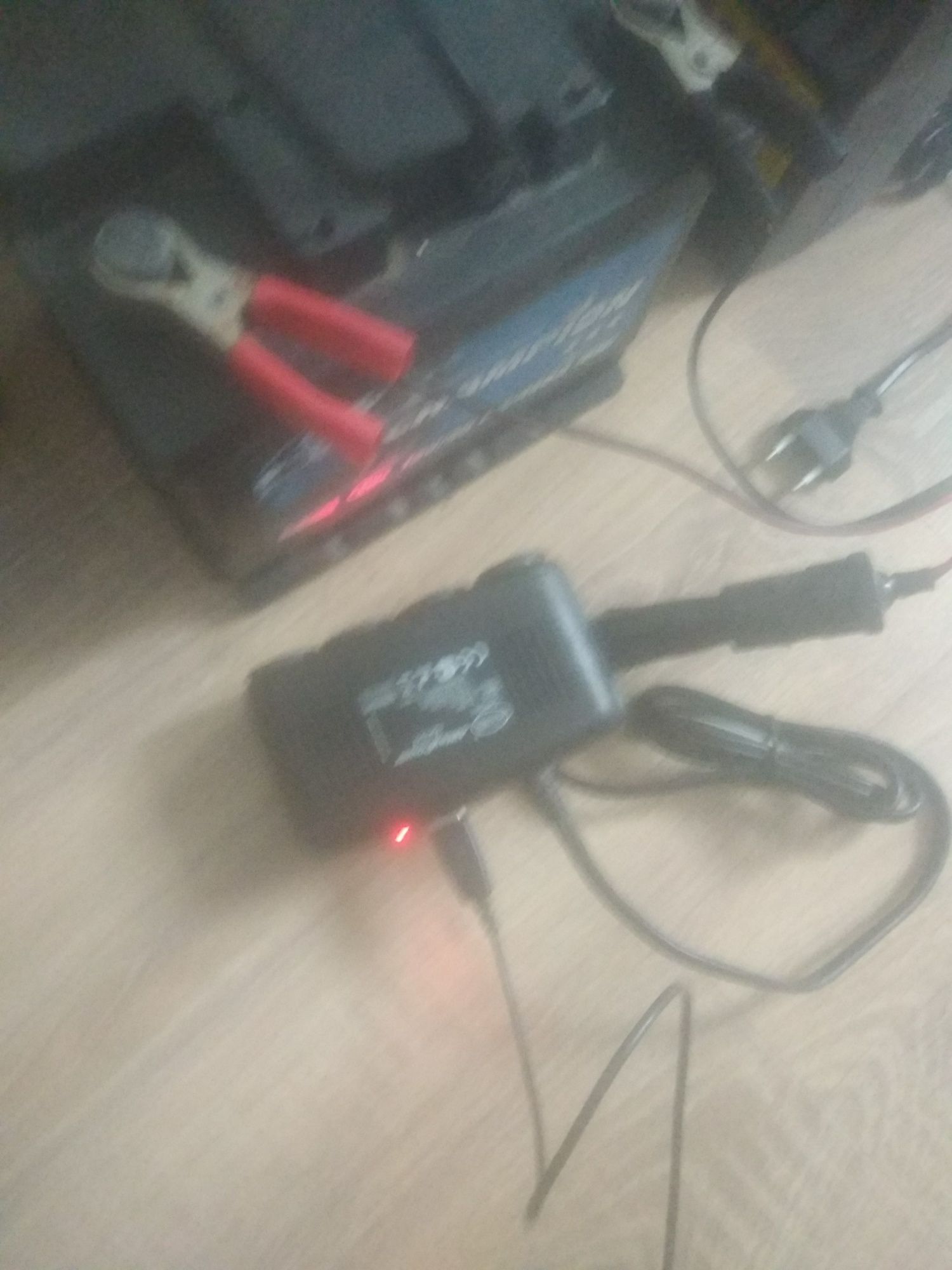 Переходник в прекуриватель на четыре выхода и USB.