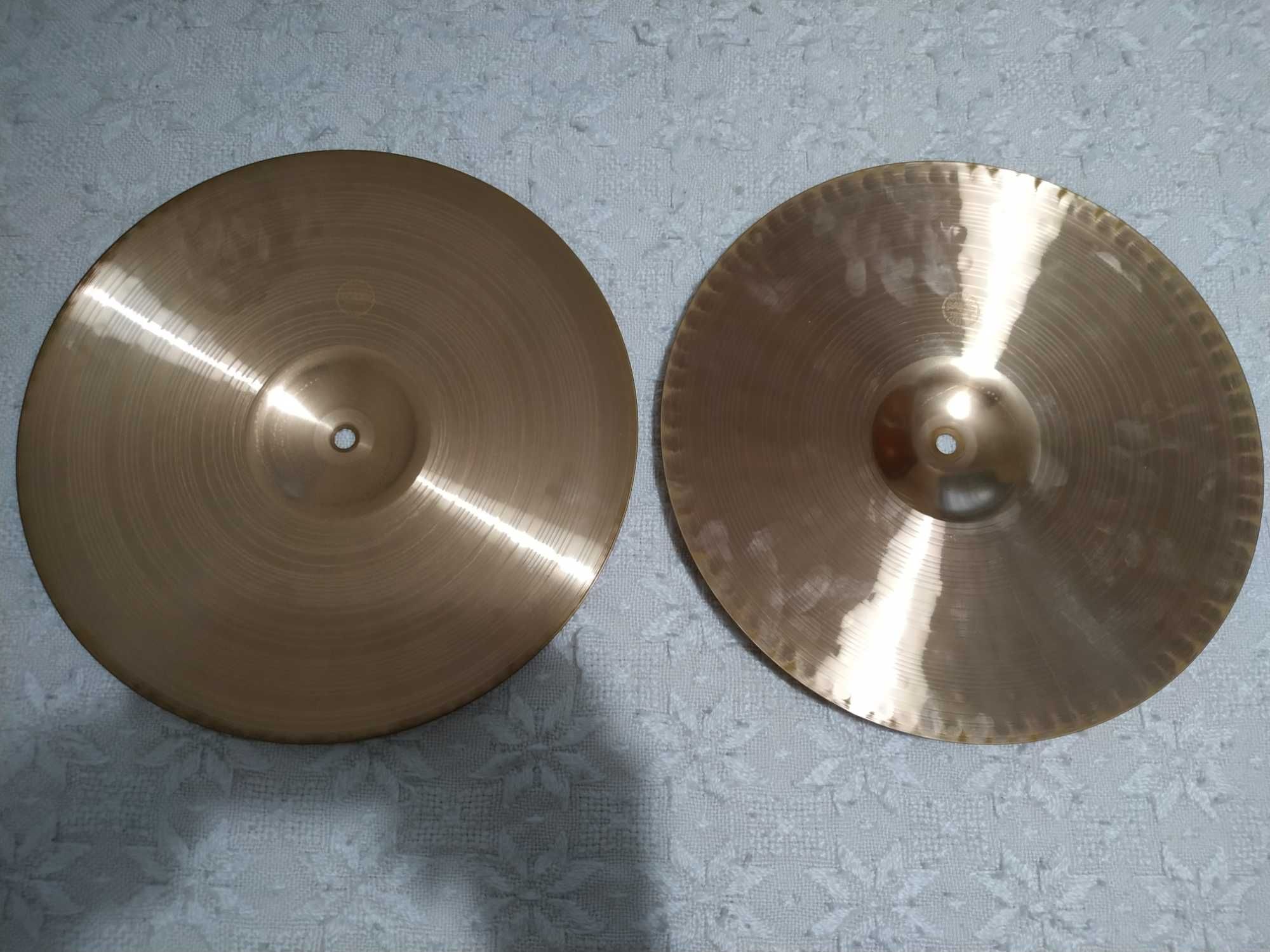 Pratos Paiste PST 7 Ride, Hi-hats e 2x China — ótimo estado