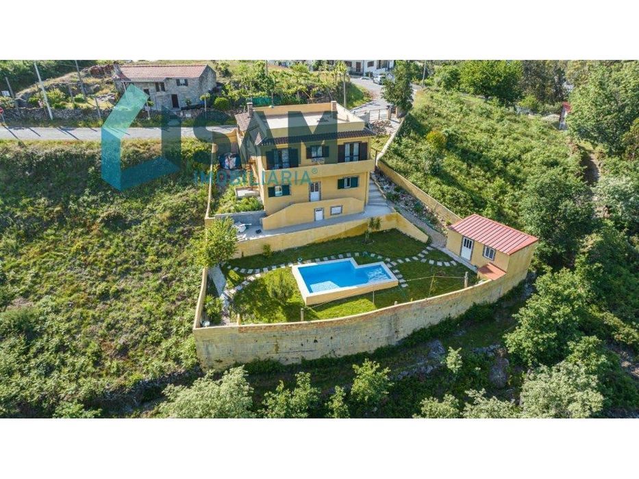 Fantástica Moradia T6 com Piscina e Vista de Serra - Ruivães, Gerês