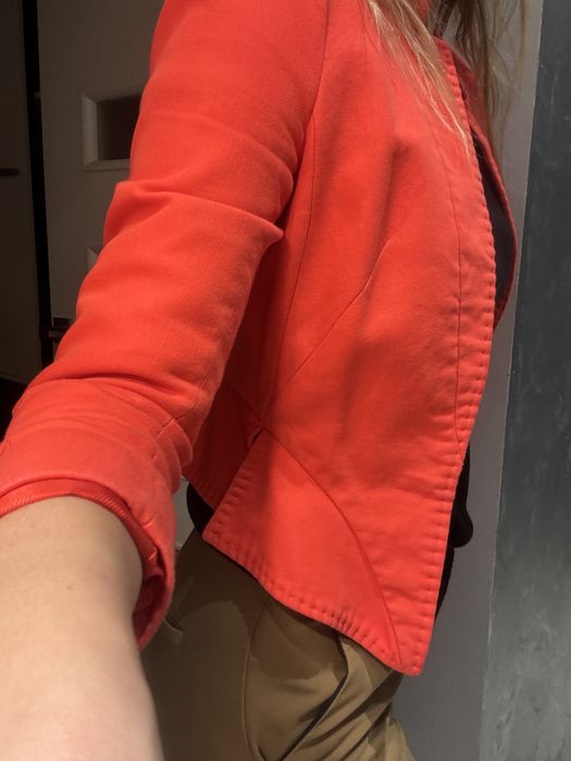 Czerwony zakiet zara