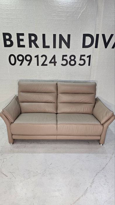 Шкіряний тримісний  диван  бежевий  .  Не  розкладаэться.  Нiмеччина
