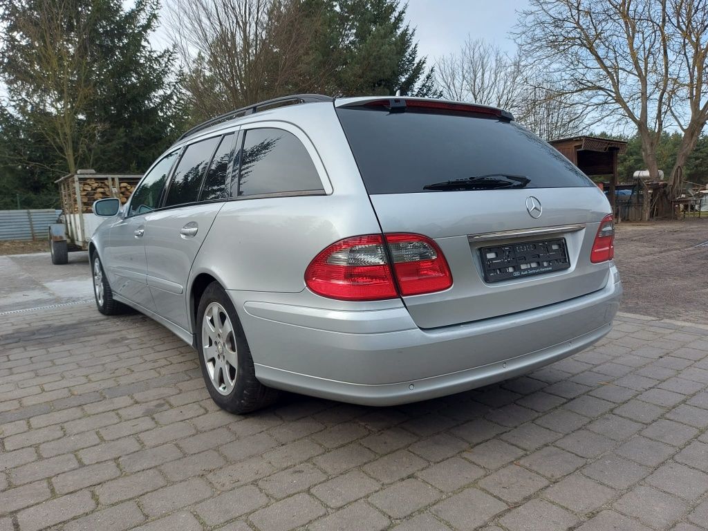 Mercedes-Benz  W211