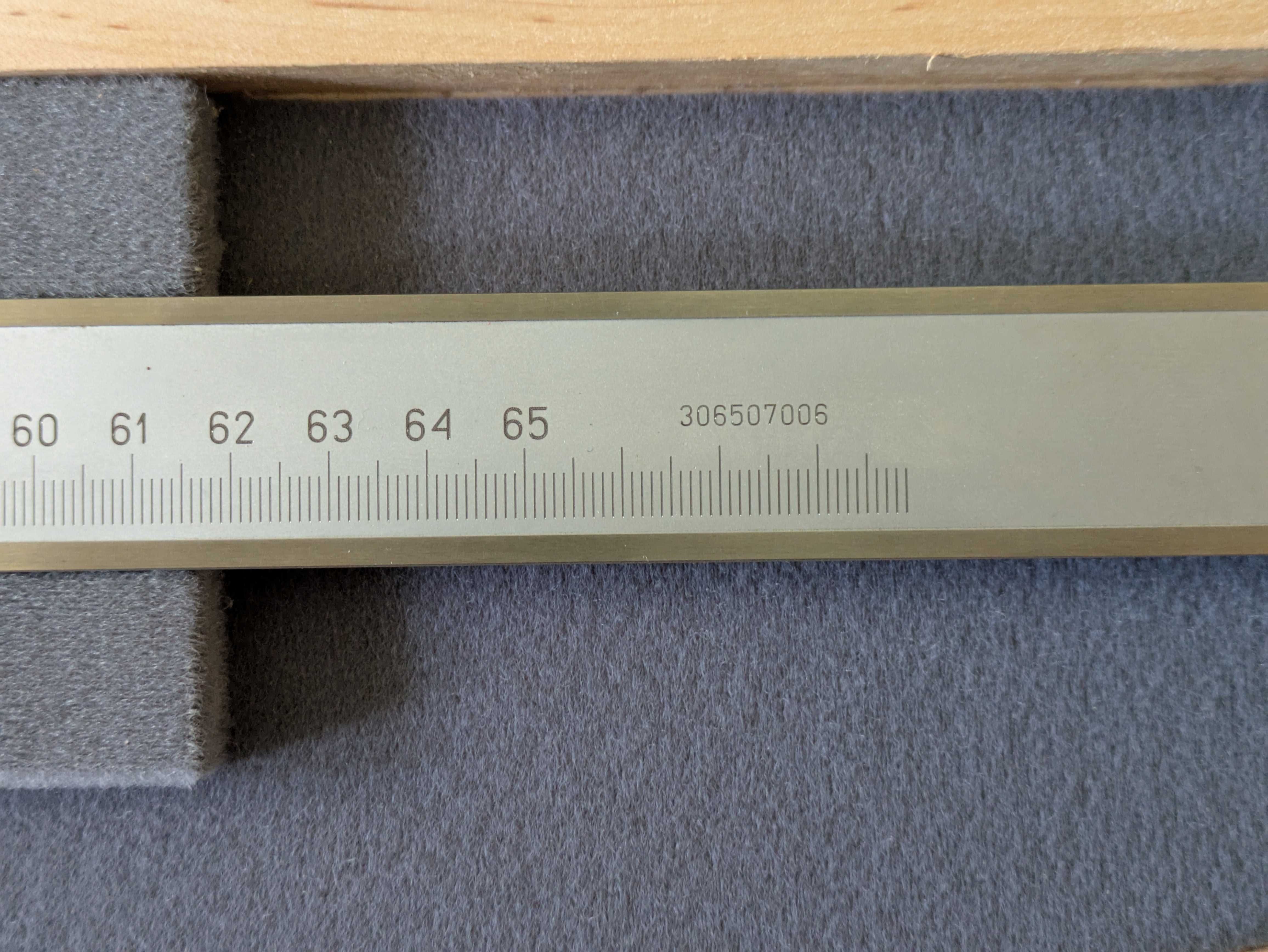 Suwmiarka VIS MAJa 650mm / 150 Chrom dok. 0.05mm w drewnianym pudełku