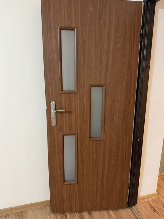 Sprzedam drzwi ciemny braz cale