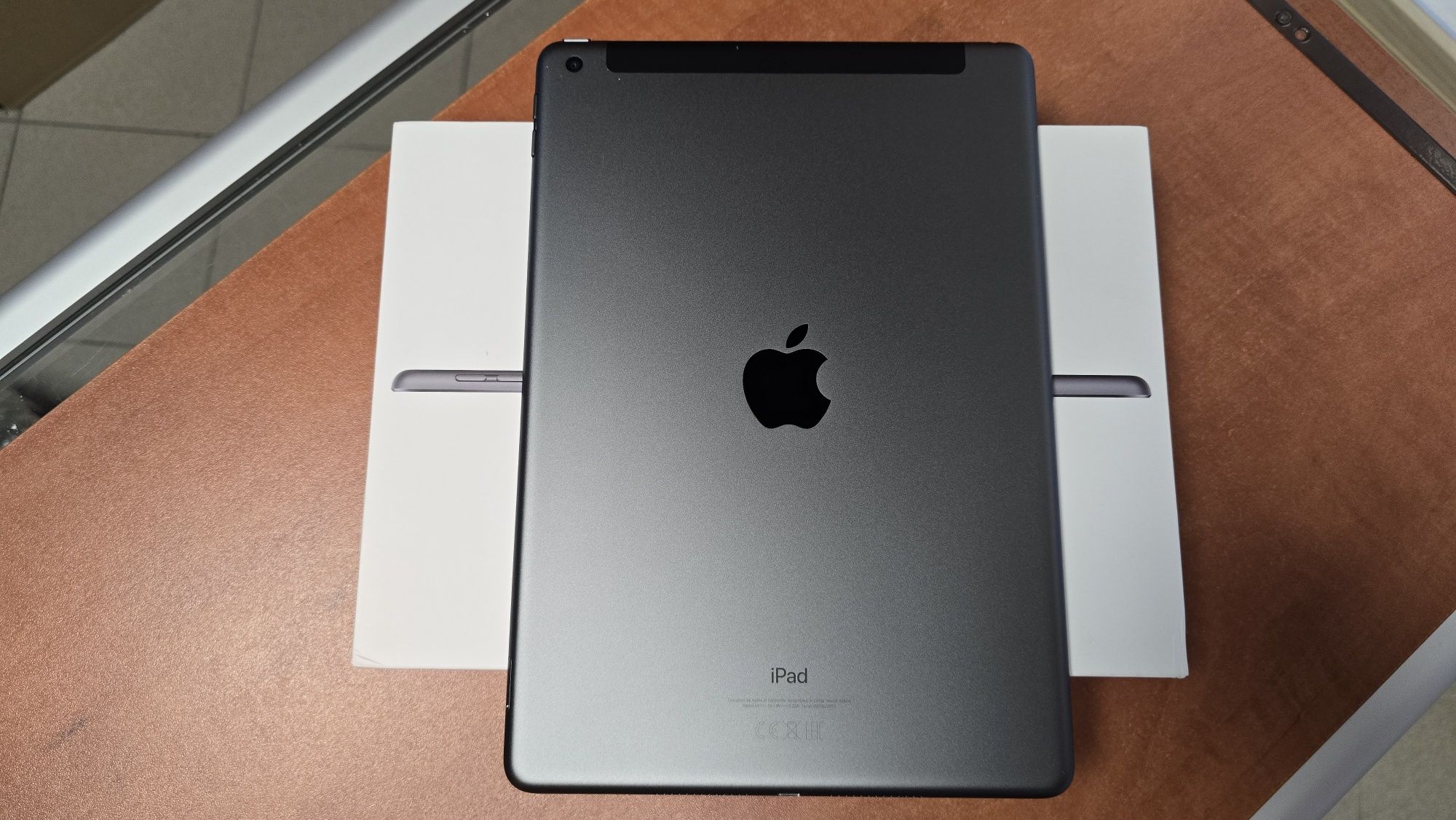 Tablet Apple iPad 9 gen. Cellular 64GB, 10.2" szary, stan bdb