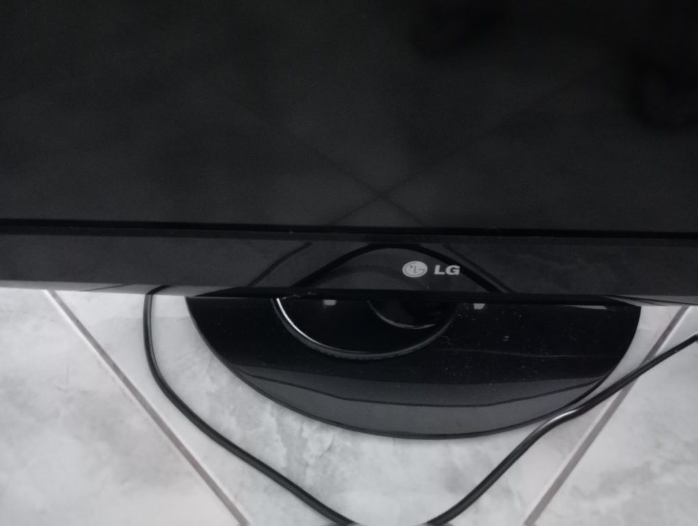 Televisão LCD usada