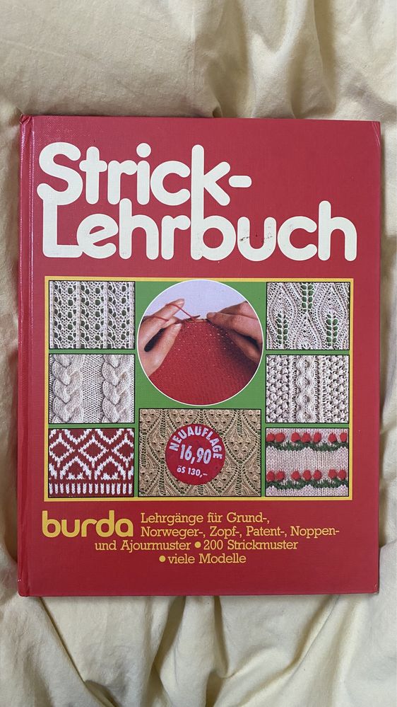 Książka Strick-Lehrbuch wydawnictwa Burda