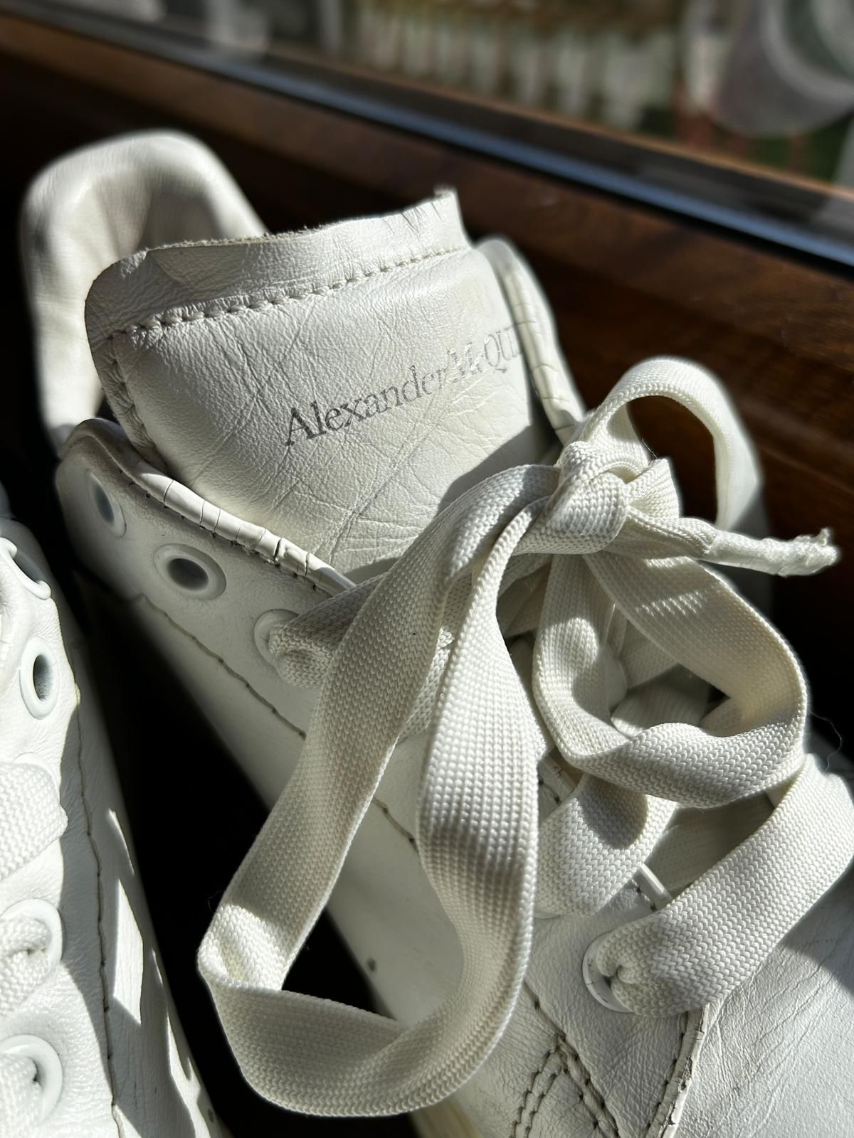 Sneakersy Alexander McQueen białe
