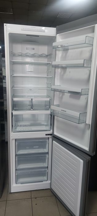 Холодильник Siemens KG39NVL35