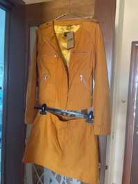 Замшевий костюм помаранчевого кольору.( куртка і спідниця)